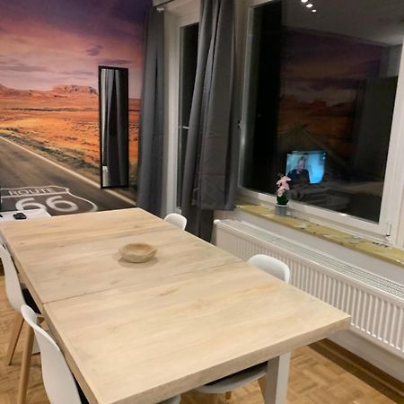 Mainpark Apartment 4 Schlafzimmer Bis Zu 10 Personen Direkt Ueber Aschaffapartment Bei Aschaffenburg Mainaschaff Exterior foto