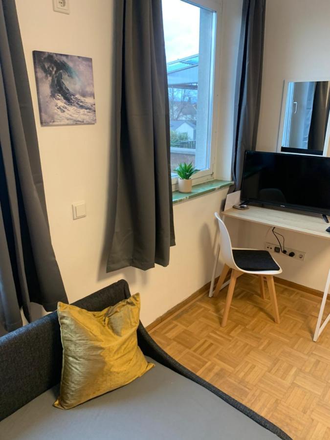 Mainpark Apartment 4 Schlafzimmer Bis Zu 10 Personen Direkt Ueber Aschaffapartment Bei Aschaffenburg Mainaschaff Exterior foto
