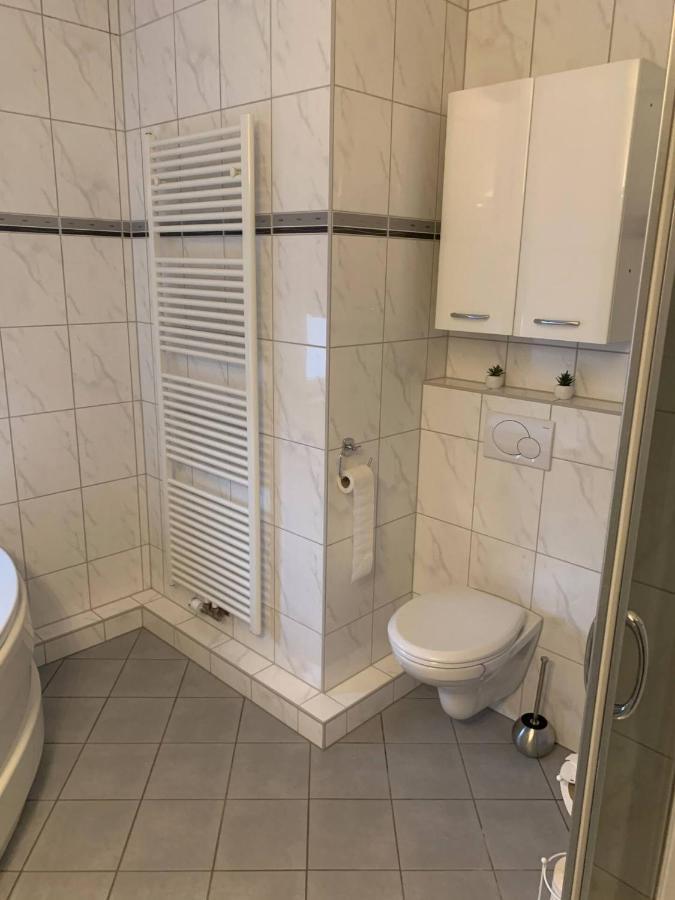 Mainpark Apartment 4 Schlafzimmer Bis Zu 10 Personen Direkt Ueber Aschaffapartment Bei Aschaffenburg Mainaschaff Exterior foto
